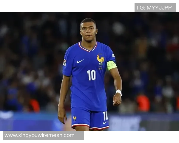 全球足球球星进球数据全解析榜单 揭示顶级射手背后的记录与成就