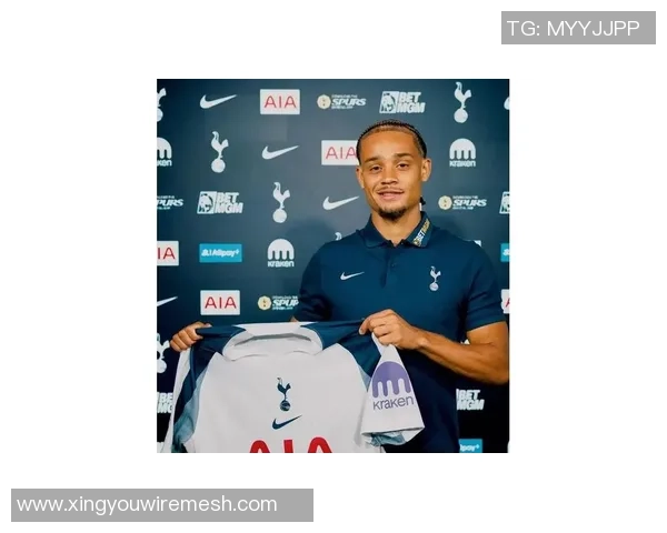 被足球队签约的顶级球星及其转会背后的故事和影响分析