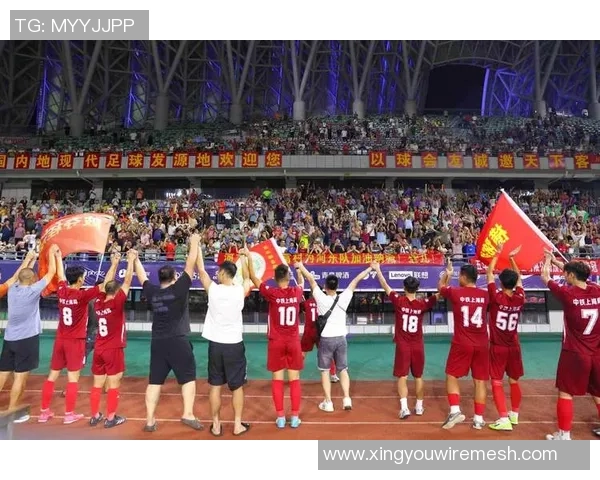 足球场上舞动激情 外国球星独特舞蹈风采展现比赛魅力